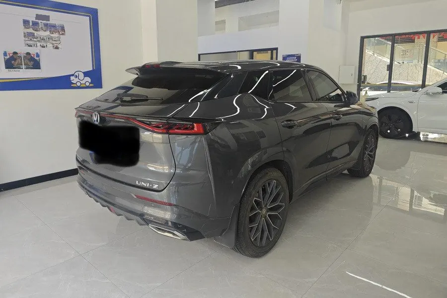 ChangAn 2025 UNI-Z 1.5T Luxury Automatic 2