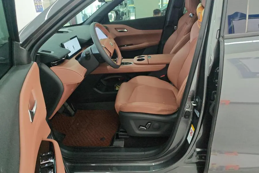 ChangAn 2025 UNI-Z 1.5T Luxury Automatic 3