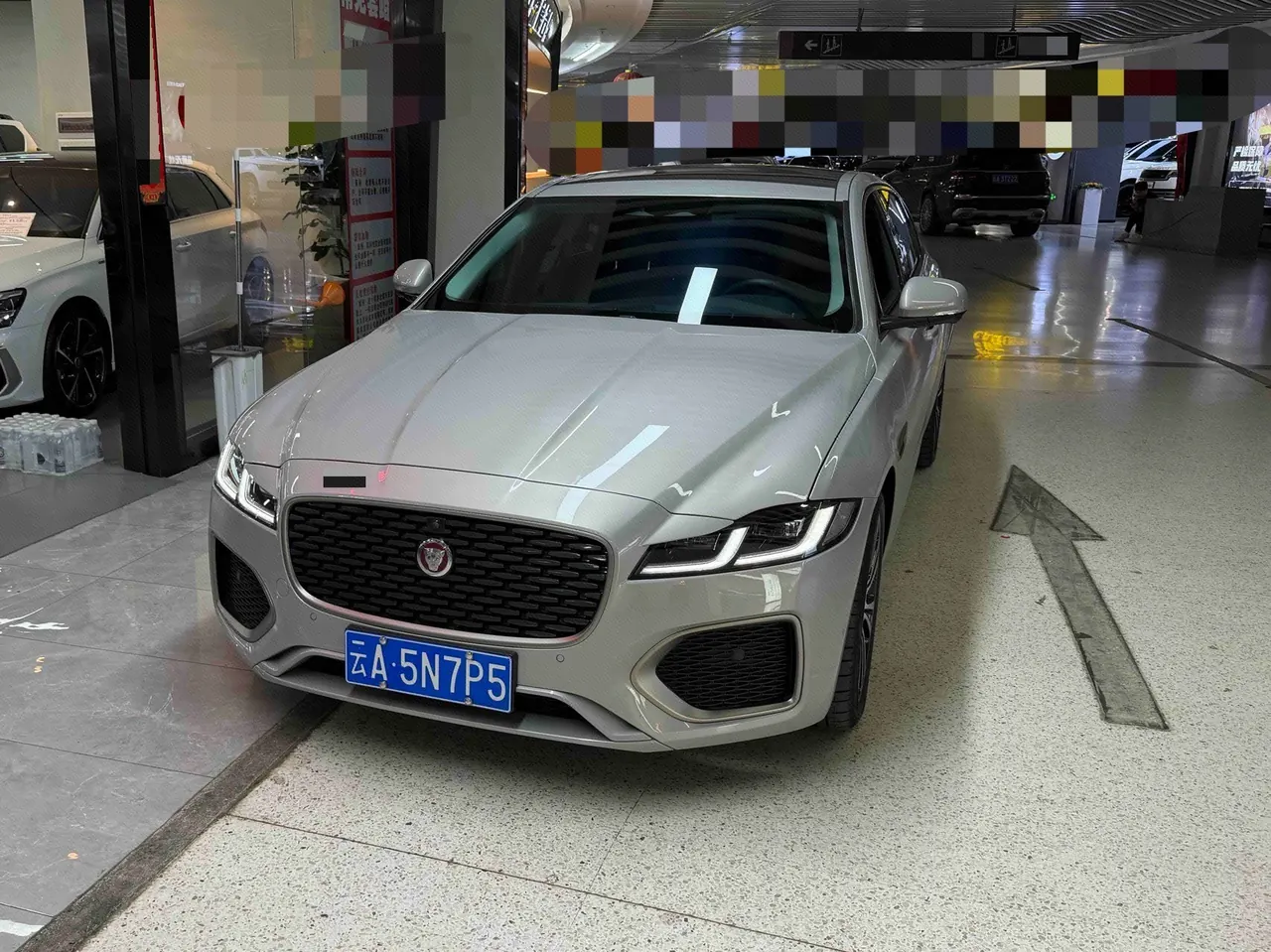 Open image lightbox: Jaguar 2025 XFL 2.0T P 12500.00g Drive Enjoy Deluxe Edition Automatic Gear