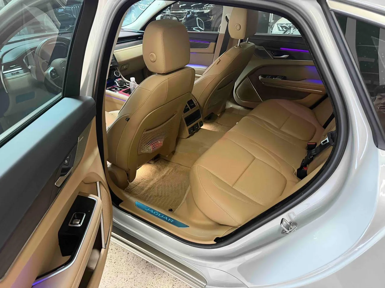 Jaguar 2025 XFL 2.0T P 12500.00g Drive Enjoy Deluxe Edition Automatic Gear 2
