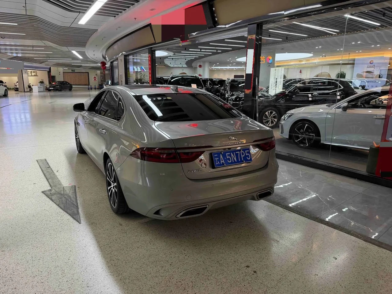Jaguar 2025 XFL 2.0T P 12500.00g Drive Enjoy Deluxe Edition Automatic Gear 4