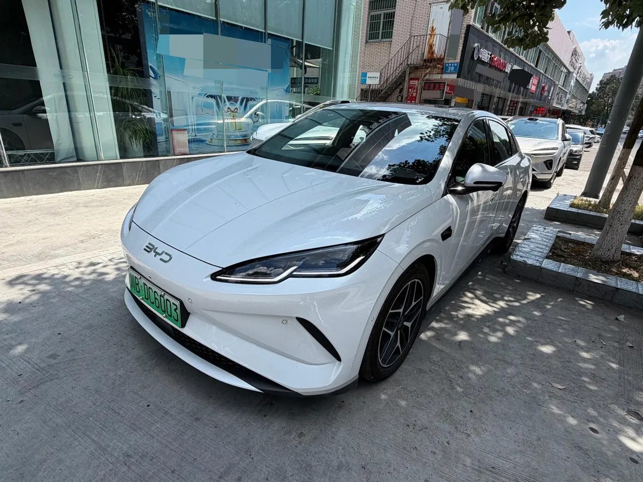 Open image lightbox: BYD 2025 Qin L EV 545KM Excellent Automatic Gear