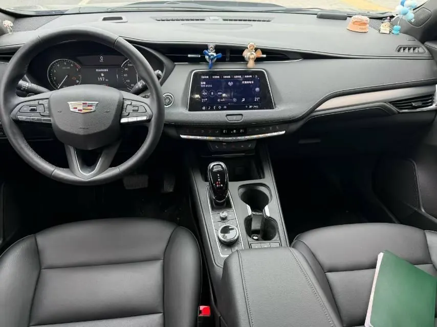 Cadillac 2022 XT4 48V 2.0T 28T Two-Drive Luxury Automatic Gear 3