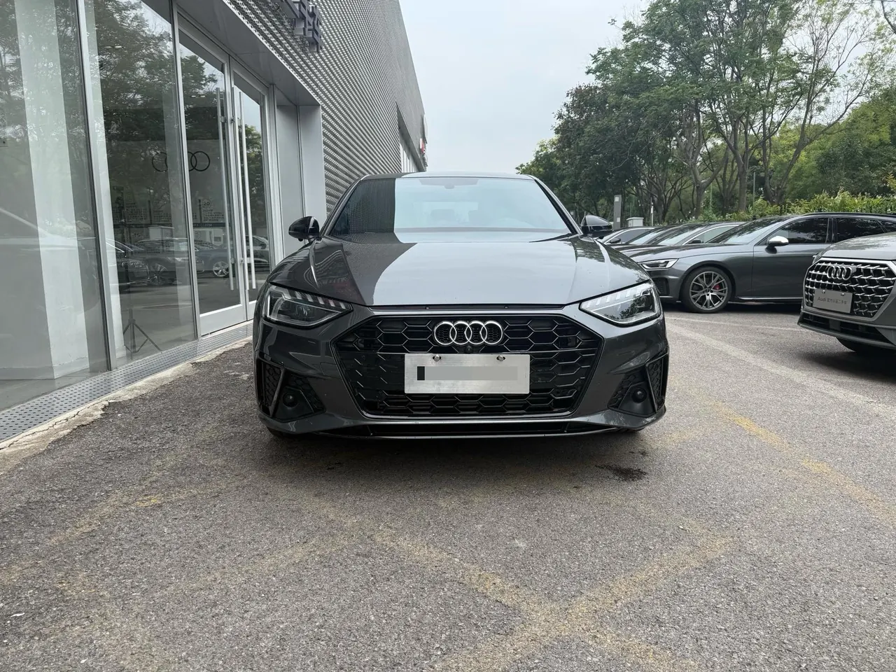 Audi 2025 A4L 2.0TFSI 40TFSI 2 million‑vehicle celebration edition, luxury sporty model, automatic transmission 2