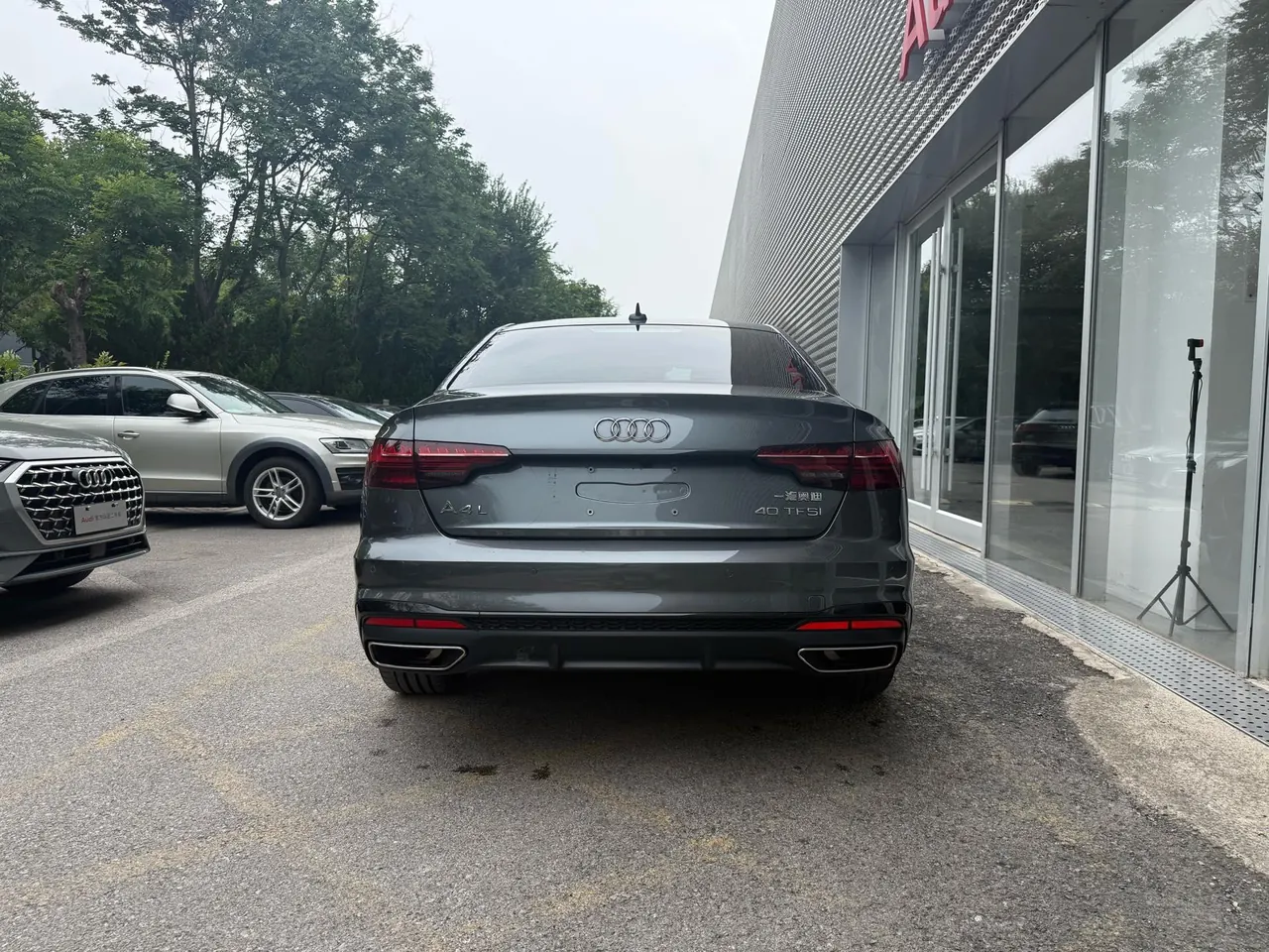 Audi 2025 A4L 2.0TFSI 40TFSI 2 million‑vehicle celebration edition, luxury sporty model, automatic transmission 8