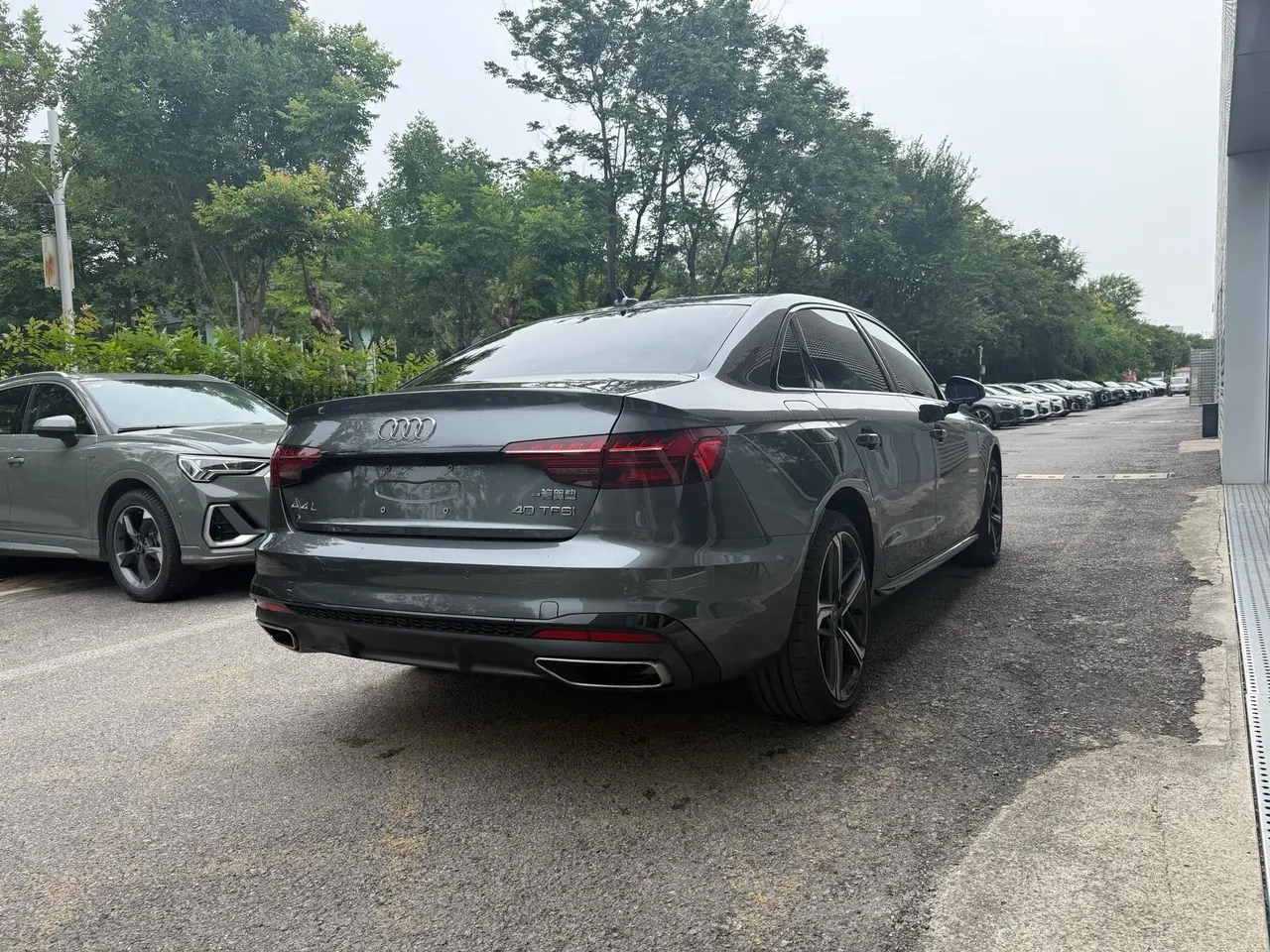 Audi 2025 A4L 2.0TFSI 40TFSI 2 million‑vehicle celebration edition, luxury sporty model, automatic transmission 9