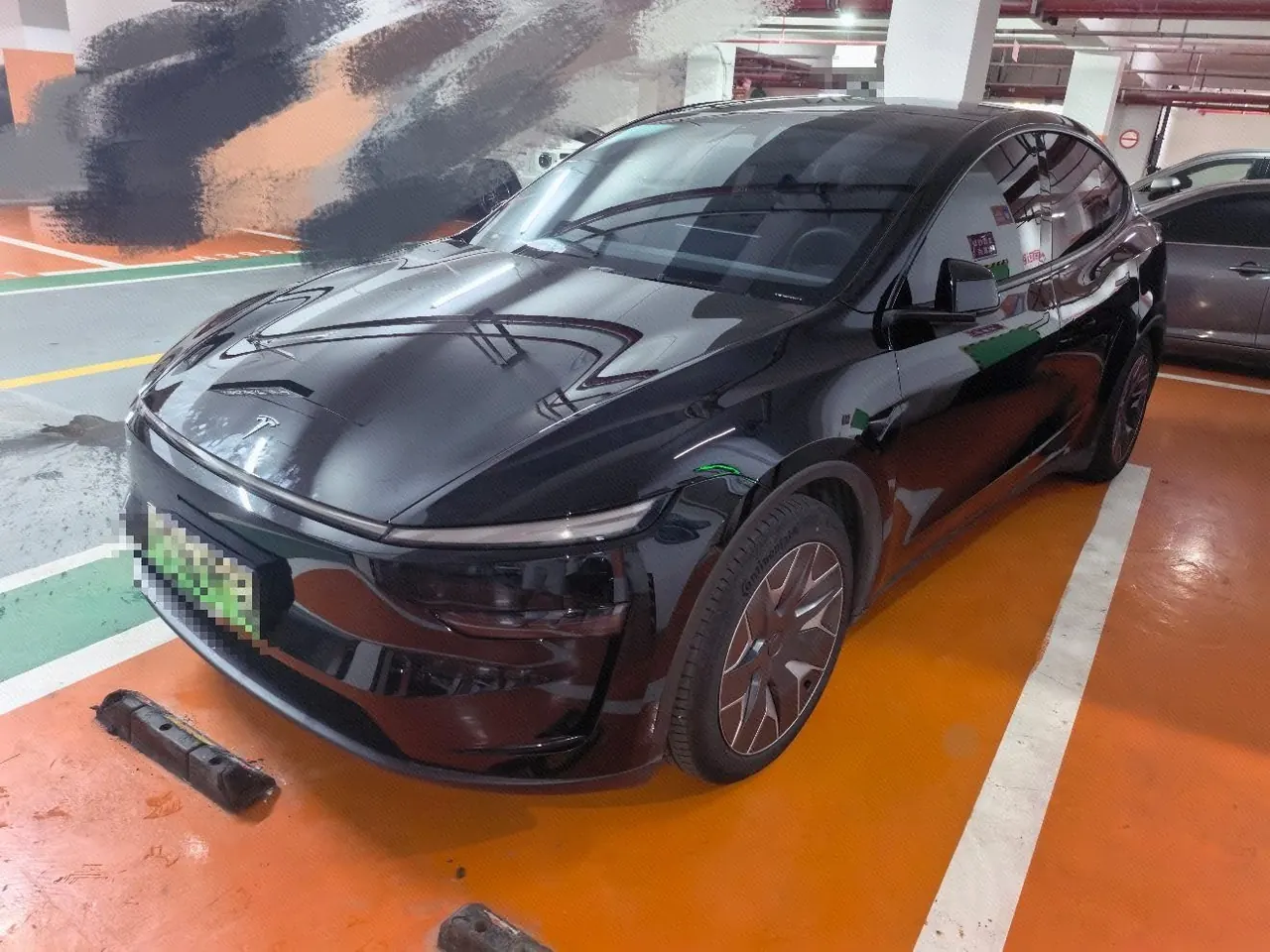 打开图片灯箱:Tesla 2025 Model Y L Long Endurance All-Wheel Drive Automatic Transmission