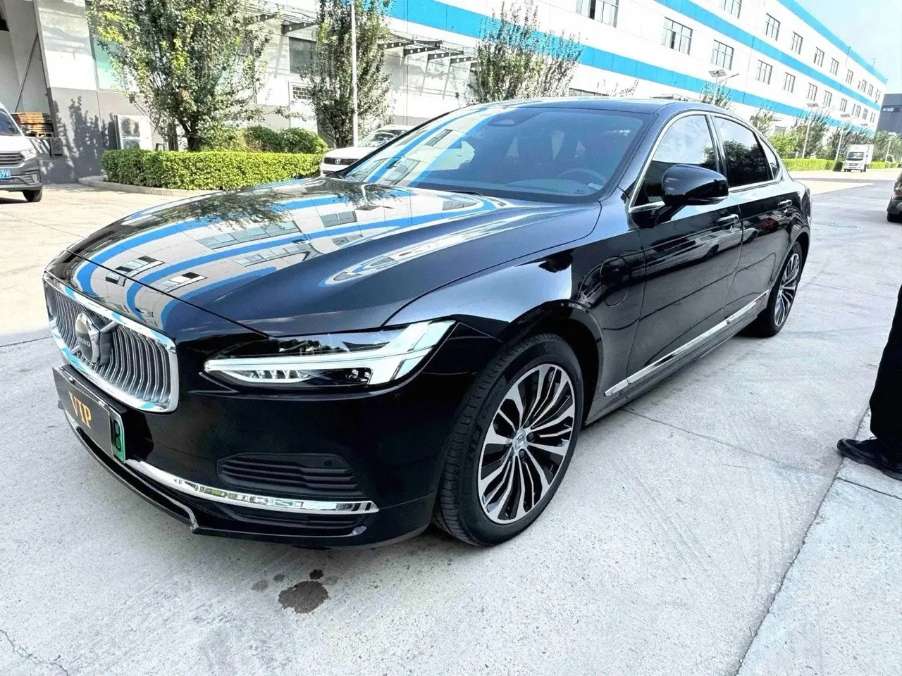 打开图片灯箱:Volvo S90 New Energy 2025 S90 PHEV 2.0T T8 Four-wheel Drive Long Endurance Zhiyi Deluxe Edition Automatic Gear