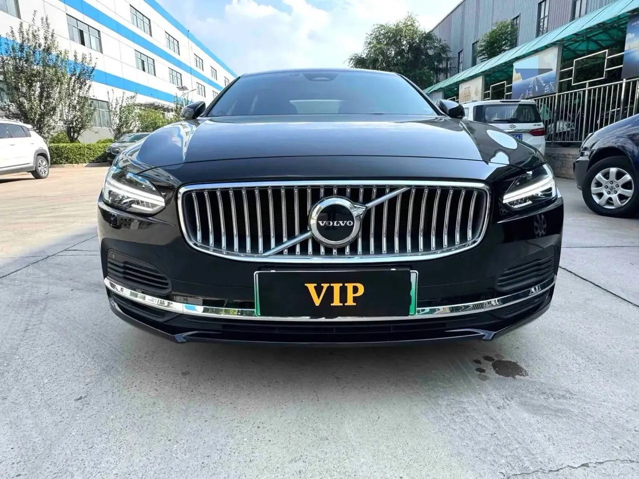 Volvo S90 New Energy 2025 S90 PHEV 2.0T T8 Four-wheel Drive Long Endurance Zhiyi Deluxe Edition Automatic Gear 2