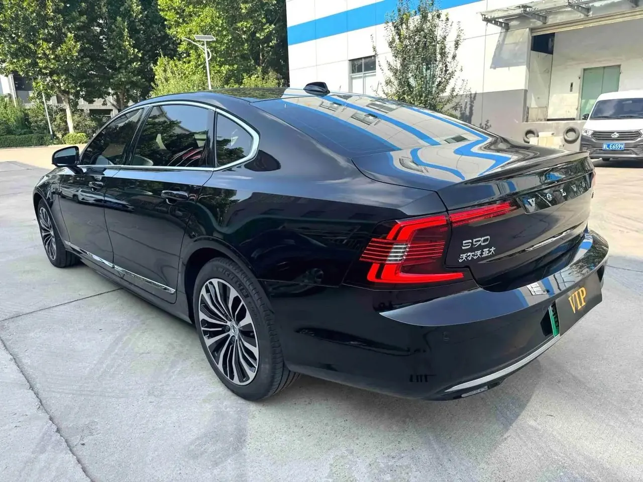 Volvo S90 New Energy 2025 S90 PHEV 2.0T T8 Four-wheel Drive Long Endurance Zhiyi Deluxe Edition Automatic Gear 4