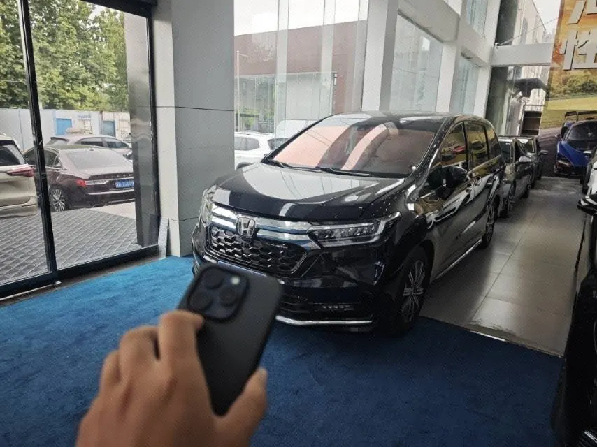 打开图片灯箱:Honda 2022 Odyssey Hybrid 2.0 Stepless Sharp Royal Four-seat Automatic Gear