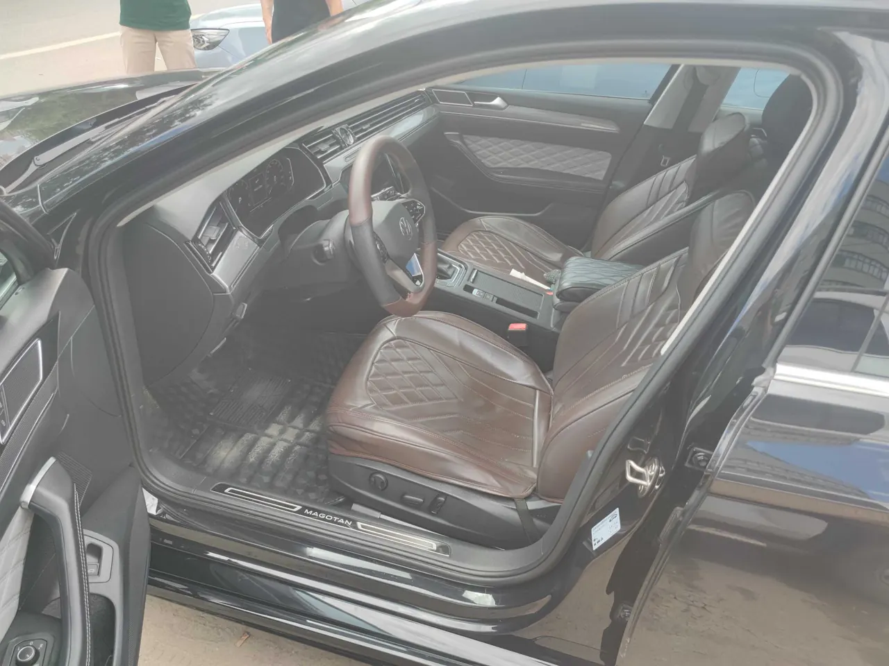 Volkswagen 2023 Magotan 2.0TSI 330TSI 2 million Commemorative Edition Leading Automatic Gear 2