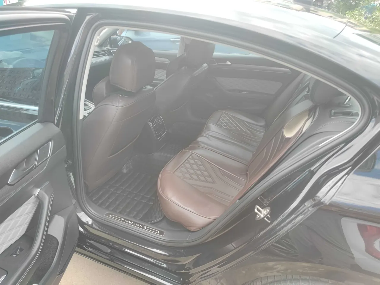 Volkswagen 2023 Magotan 2.0TSI 330TSI 2 million Commemorative Edition Leading Automatic Gear 3