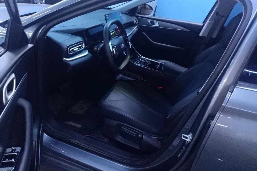 Geely Galaxy 2025 xingyao 6 EM-i 1.5 60km sailing version of automatic gear 4