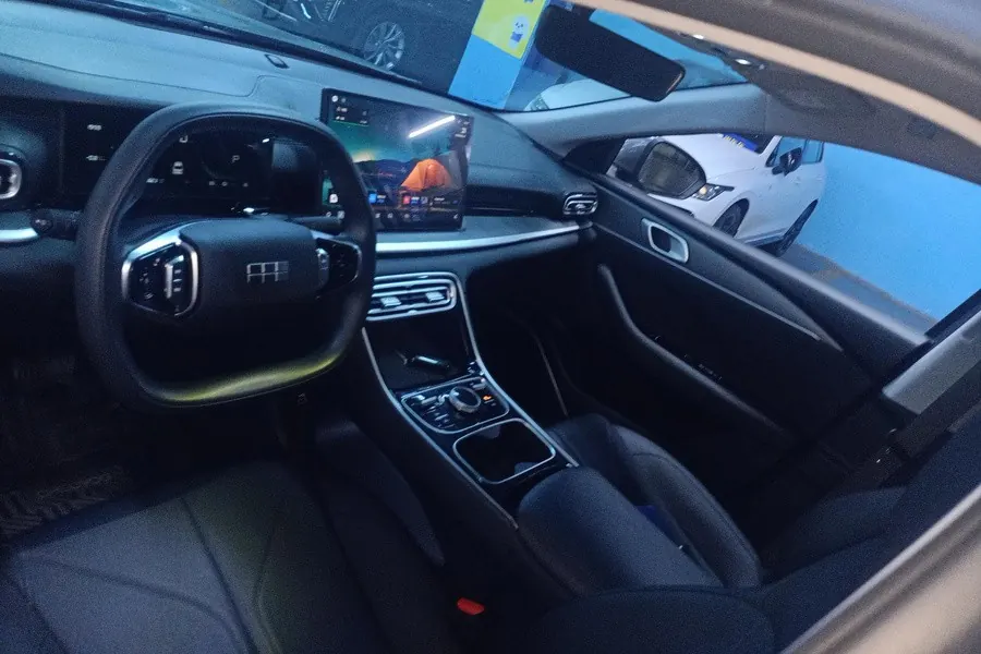 Geely Galaxy 2025 xingyao 6 EM-i 1.5 60km sailing version of automatic gear 5