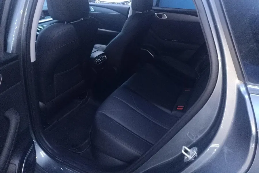 Geely Galaxy 2025 xingyao 6 EM-i 1.5 60km sailing version of automatic gear 8