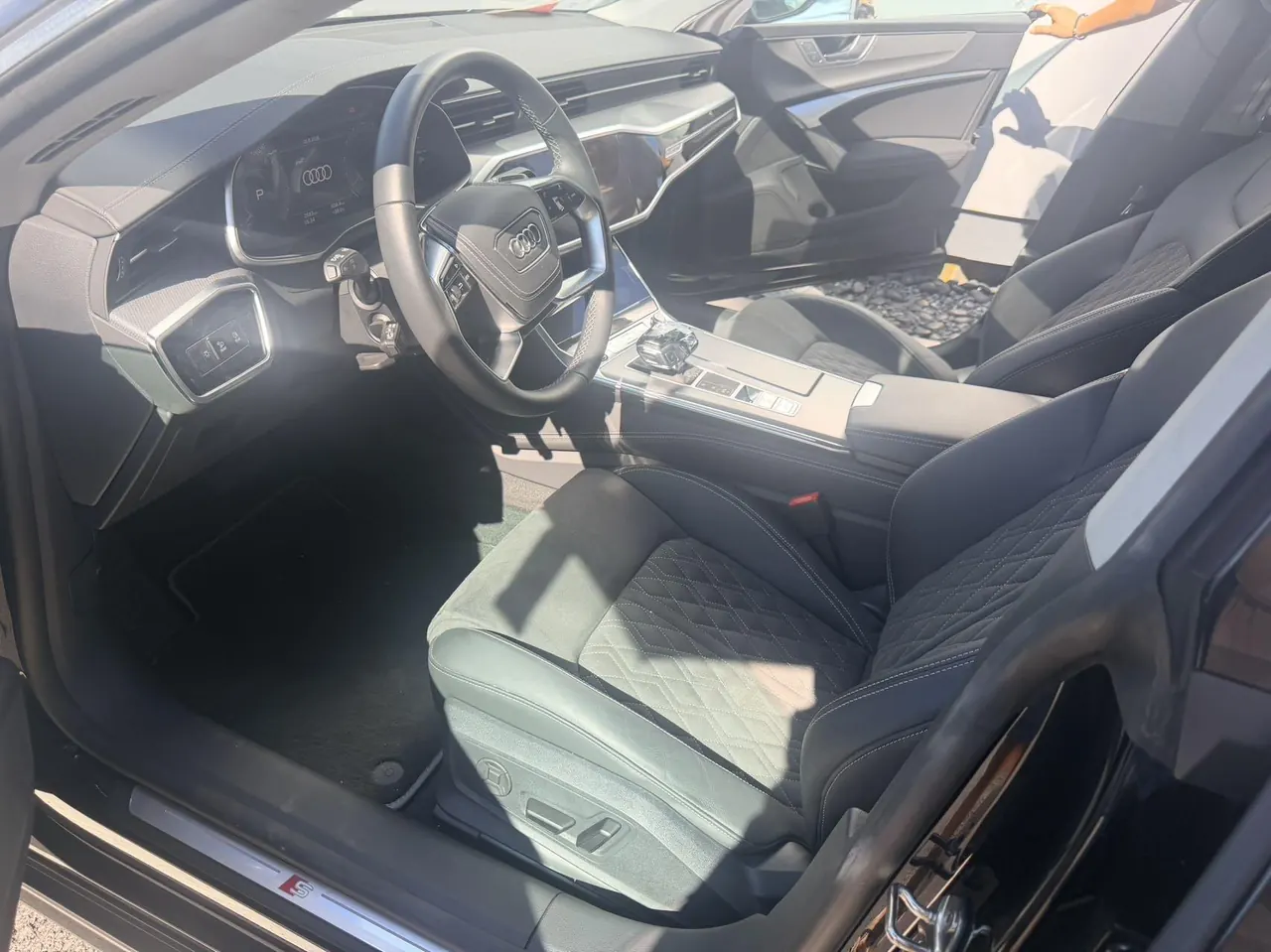 Audi 2025 A7L 2.0TFSI 45TFSI Quattro Luxury Automatic 2
