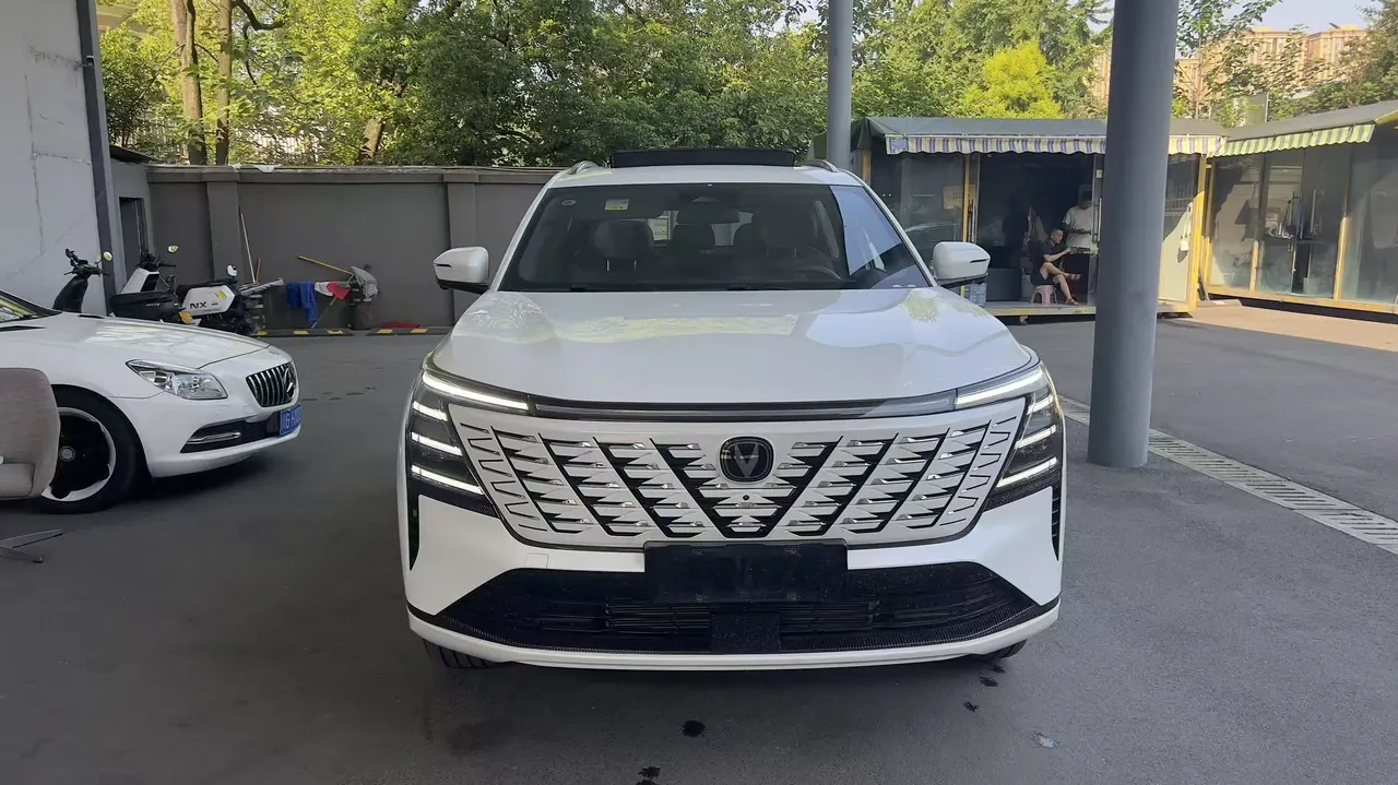 ChangAn 2025 CS75 PLUS 2.0T Ultra New Blue Whale Auto 2