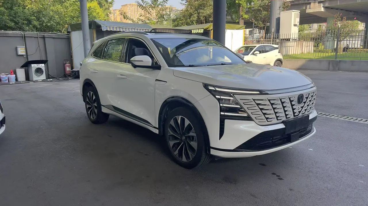 ChangAn 2025 CS75 PLUS 2.0T Ultra New Blue Whale Auto 3