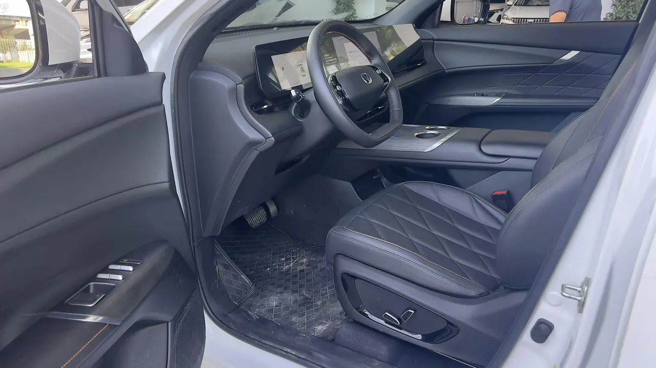 ChangAn 2025 CS75 PLUS 2.0T Ultra New Blue Whale Auto 4