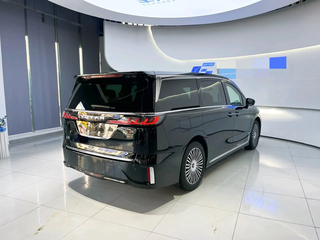 Voyah 2025 Model Dreamer PHEV 1.5T Four-Wheel-Drive Excellence Kunpeng Version Automatic Transmission 4
