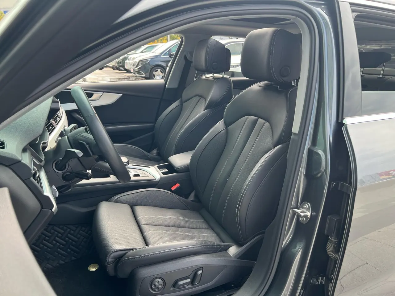Audi 2020 A4L 2.0TFSI 40TFSI Deluxe Dynamic Automatic 9