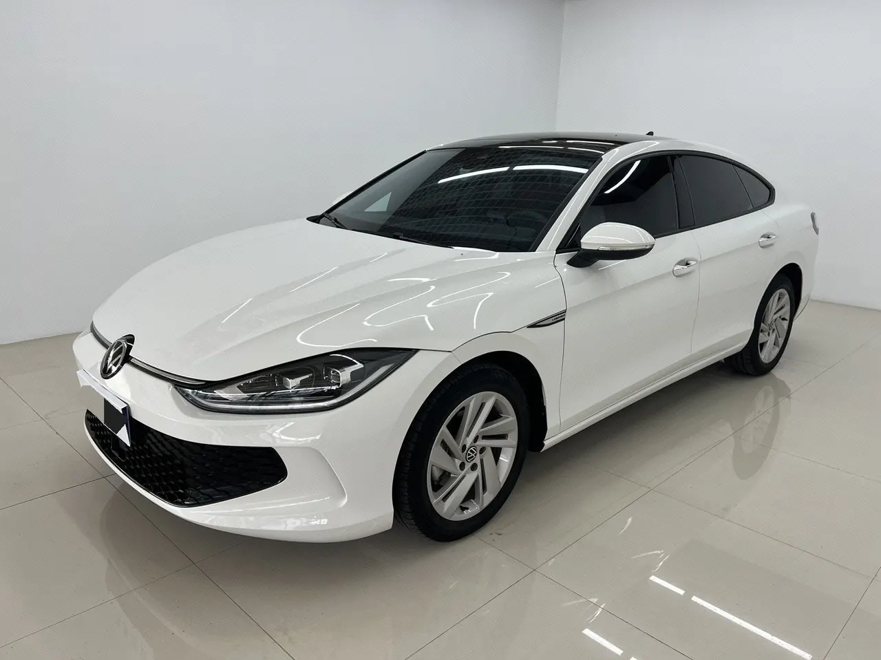 打开图片灯箱:Volkswagen 2023 Ling Du L 1.4TSI 280TSI Cool Hot Edition Automatic Gear