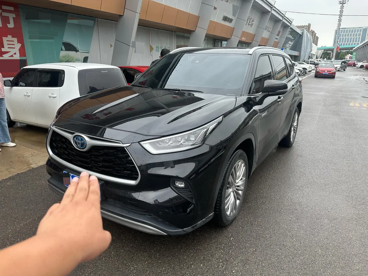Open image lightbox: Toyota 2023 Highlander Dual Engine 2.5 Stepless Intelligent Electric Hybrid Four-wheel Drive Premium Edition 7-seat Automatic Transmission