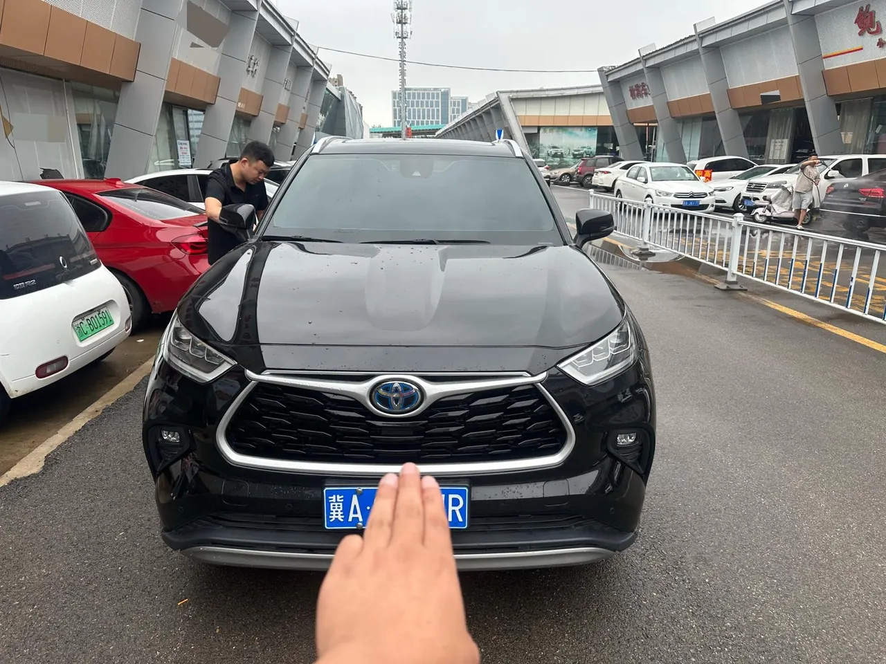 Toyota 2023 Highlander Dual Engine 2.5 Stepless Intelligent Electric Hybrid Four-wheel Drive Premium Edition 7-seat Automatic Transmission 2