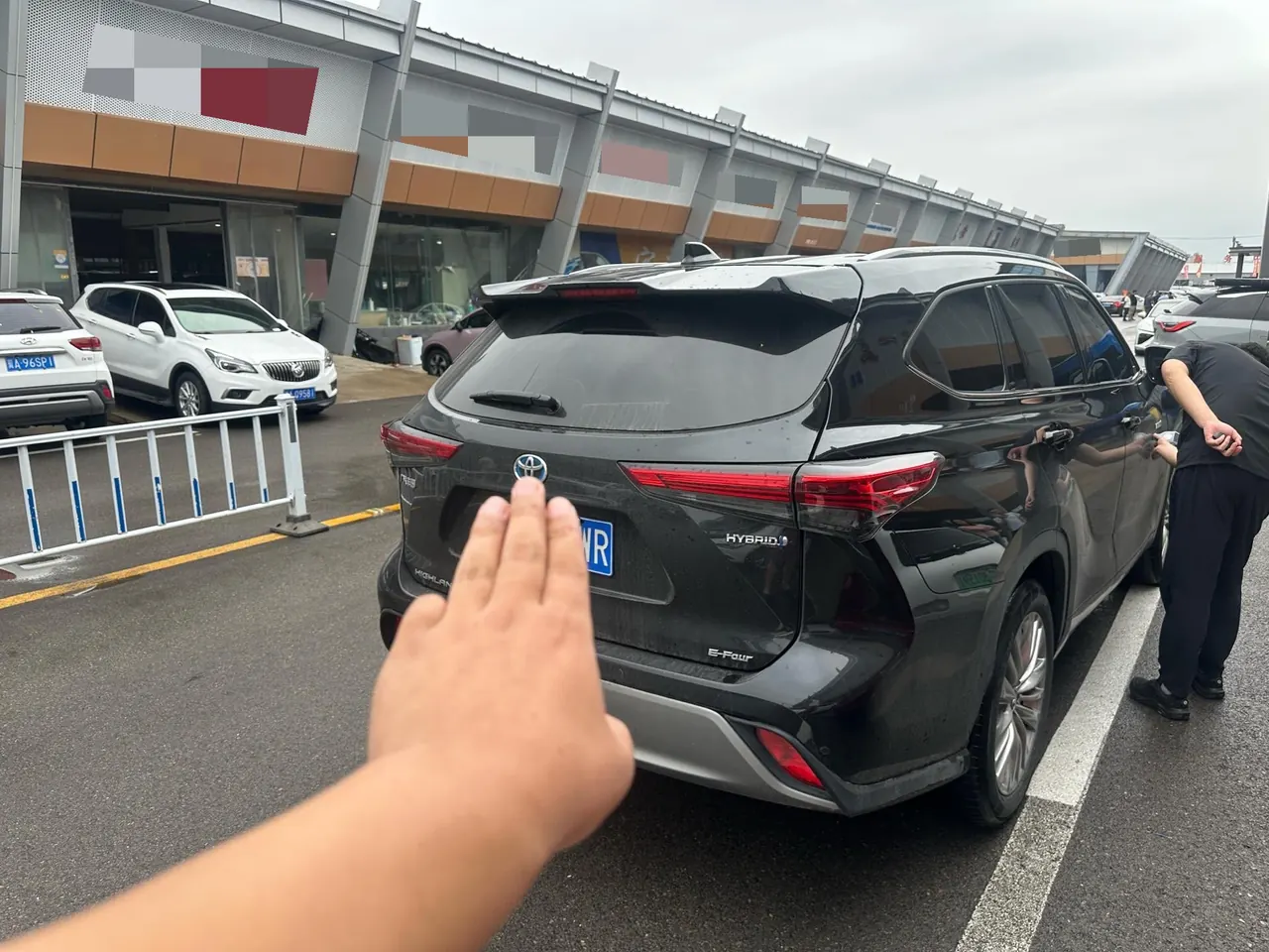 Toyota 2023 Highlander Dual Engine 2.5 Stepless Intelligent Electric Hybrid Four-wheel Drive Premium Edition 7-seat Automatic Transmission 6