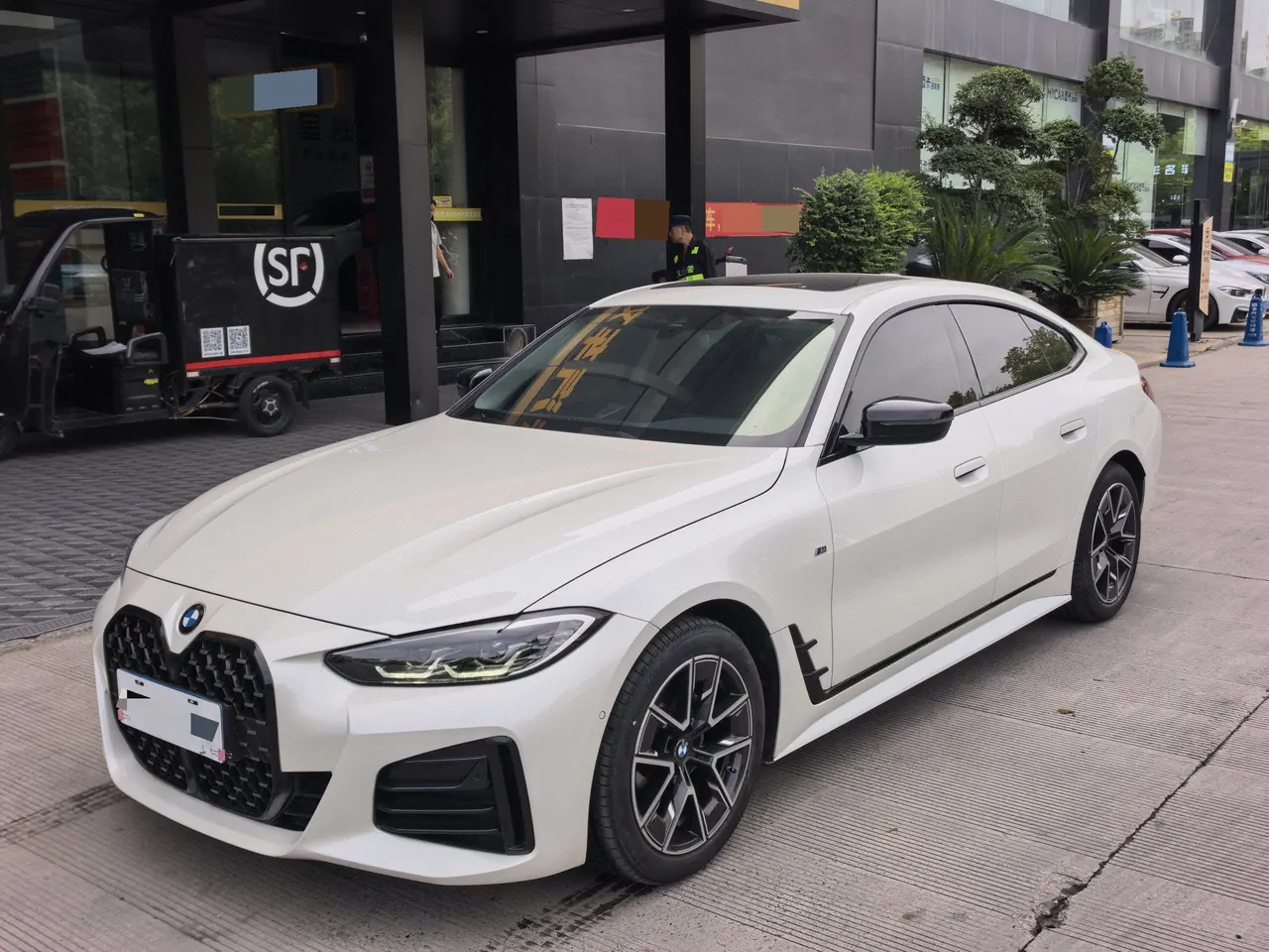 打开图片灯箱:BMW 4 Series (Imported) 2023 425i Four-Door Coupe 2.0T M Sports Suit Automatic Gear