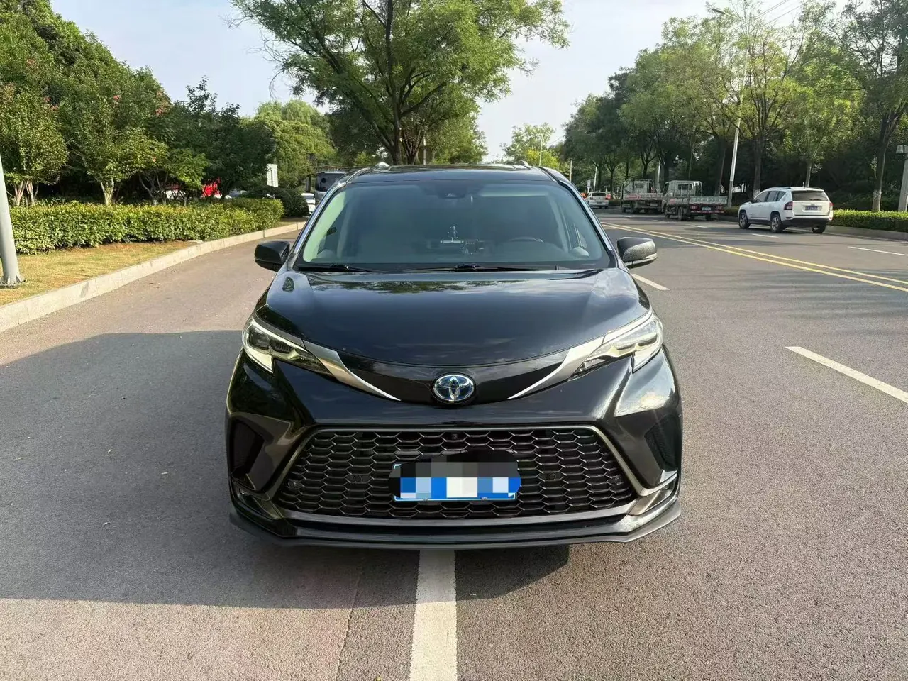Toyota 2023 Grevia HYBRID 2.5 Stepless Deluxe Edition Automatic Transmission 2