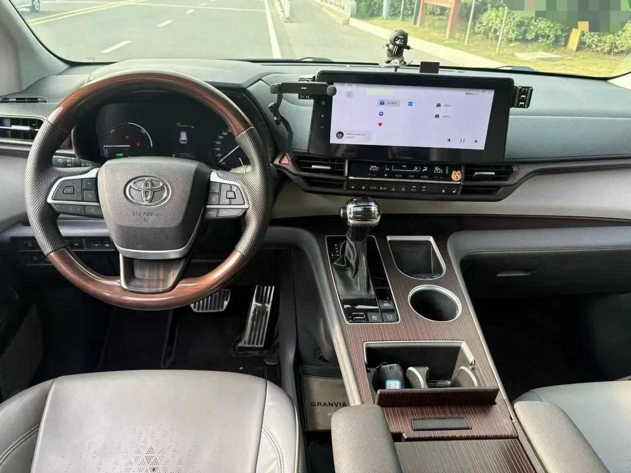 Toyota 2023 Grevia HYBRID 2.5 Stepless Deluxe Edition Automatic Transmission 3