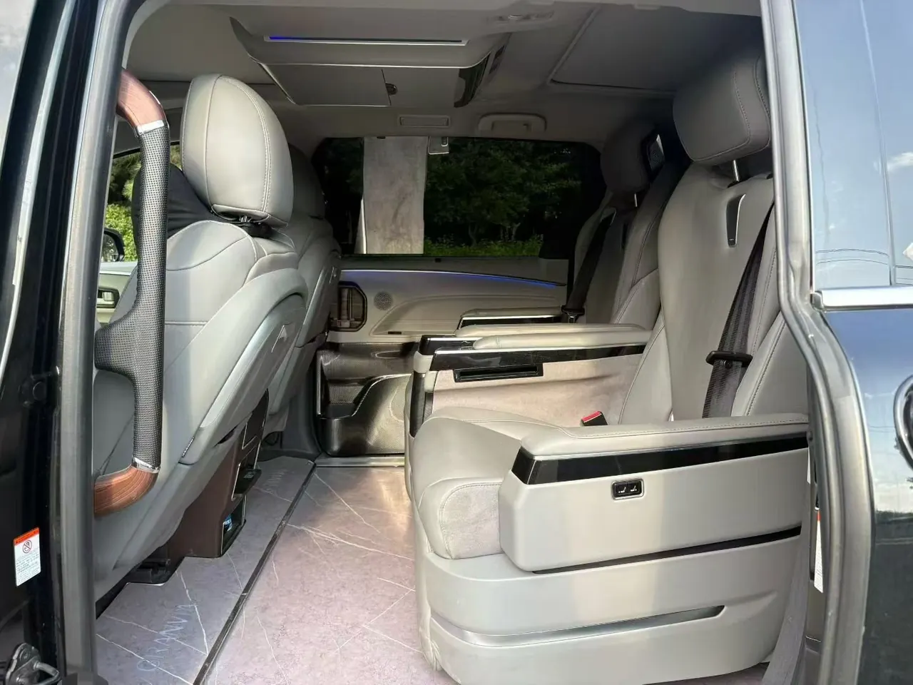 Toyota 2023 Grevia HYBRID 2.5 Stepless Deluxe Edition Automatic Transmission 4