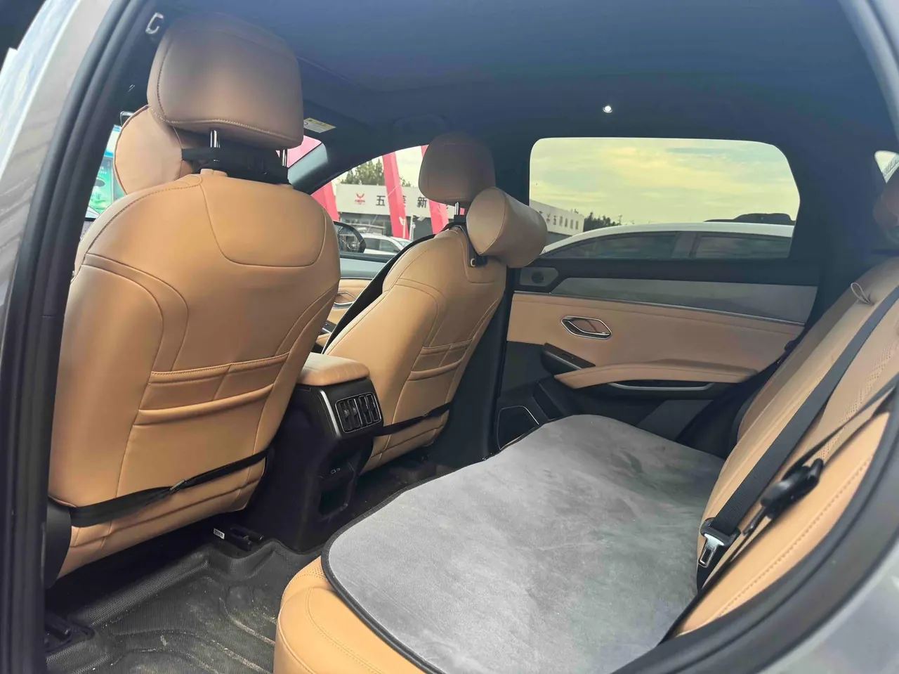 BYD 2024 Song L DM-i 1.5 Stepless 112km Leading Automatic Gear 4