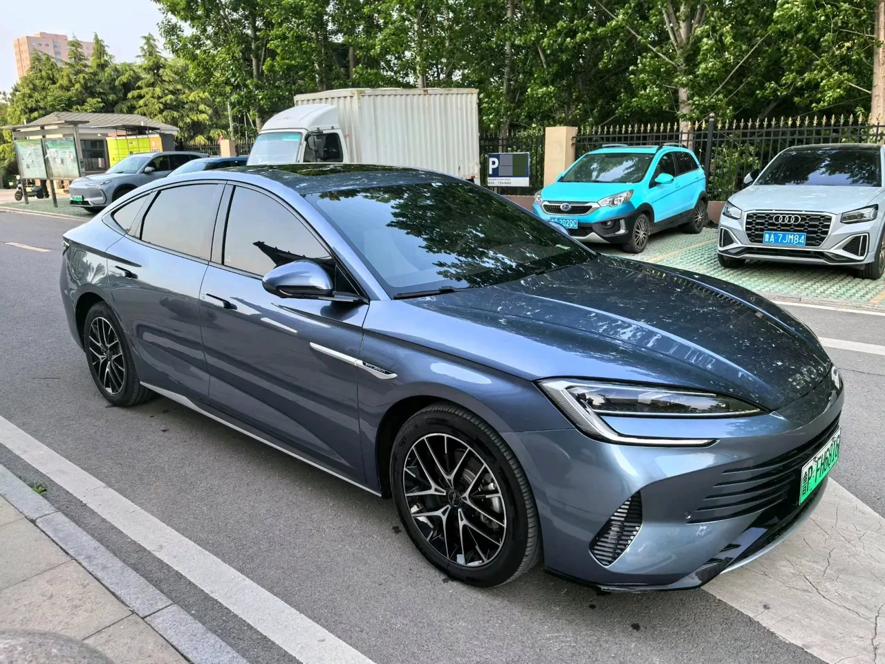 BYD 2023 Seal DM-i 1.5T Stepless 121km Honorable Automatic Gear 3