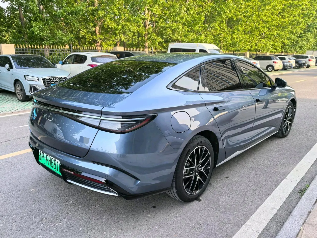 BYD 2023 Seal DM-i 1.5T Stepless 121km Honorable Automatic Gear 4