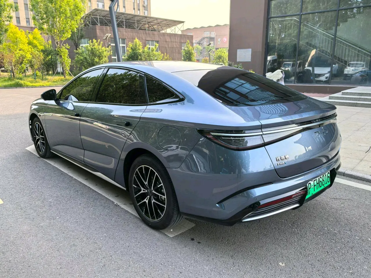 BYD 2023 Seal DM-i 1.5T Stepless 121km Honorable Automatic Gear 6