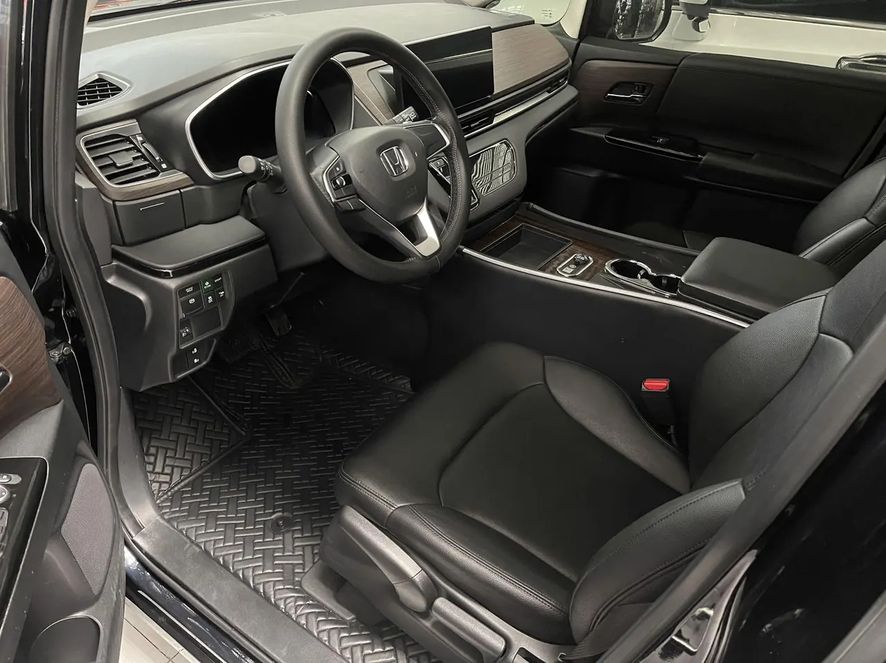 Honda 2024 Odyssey Hybrid 2.0 Stepless Sharp and Pleasant Edition Automatic Gear 4