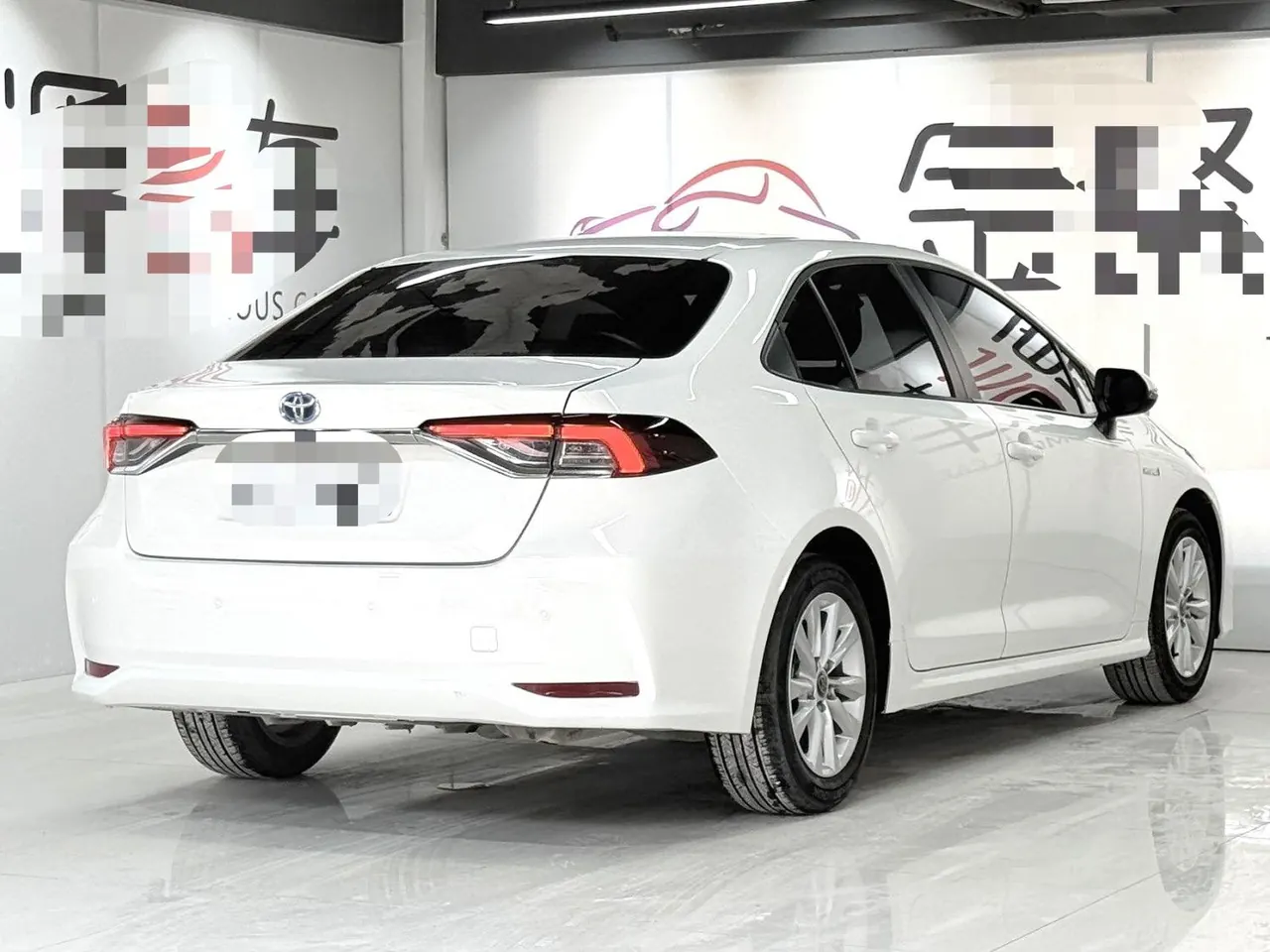 Toyota 2023 Corolla Double Engine 1.8 Stepless Intelligent Electric Hybrid Elite Automatic Gear 2