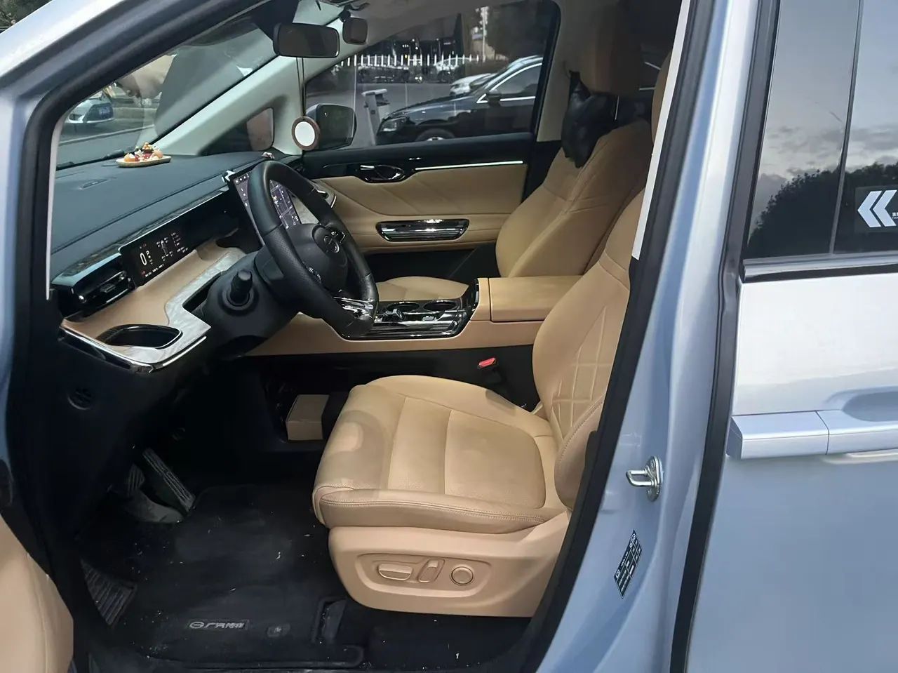 GAC Trumpchi 2024 E8 2.0 150km MAX Automatic Transmission 4
