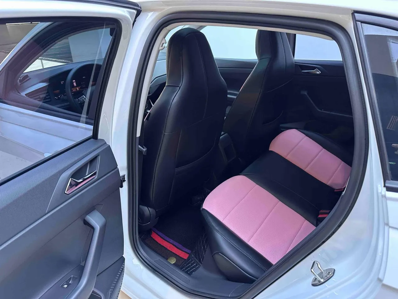 Volkswagen 2023 POLO Plus 1.5 Panoramic Music Edition Automatic Gear 4