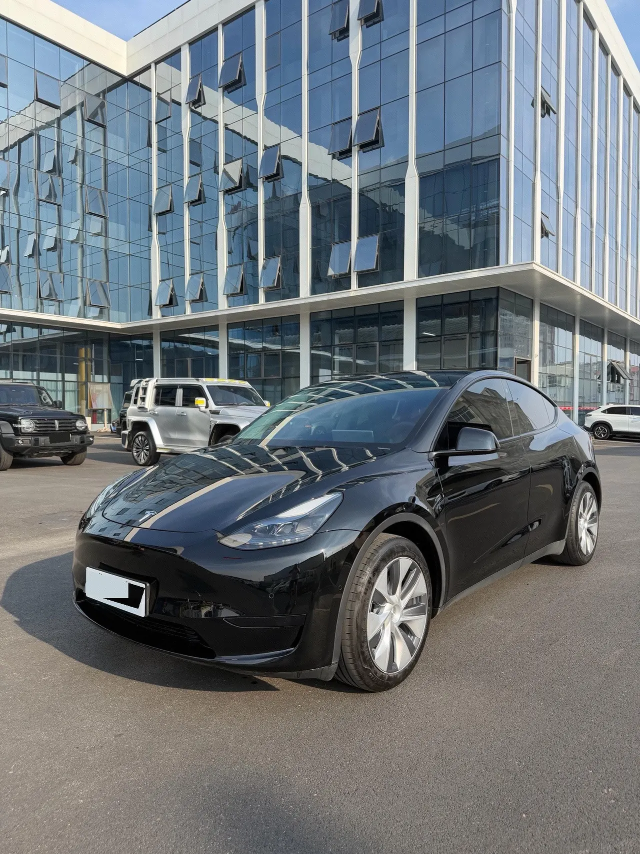 Open image lightbox: Tesla 2022 Model Y rear-wheel drive version automatic transmission
