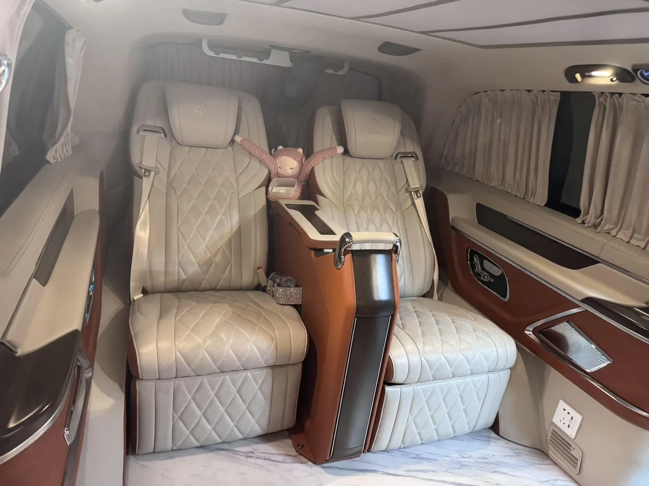 Mercedes Benz V 2020V 260 L 2.0T Deluxe Edition Automatic Gear 6