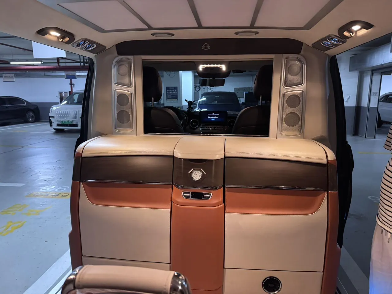 Mercedes Benz V 2020V 260 L 2.0T Deluxe Edition Automatic Gear 7