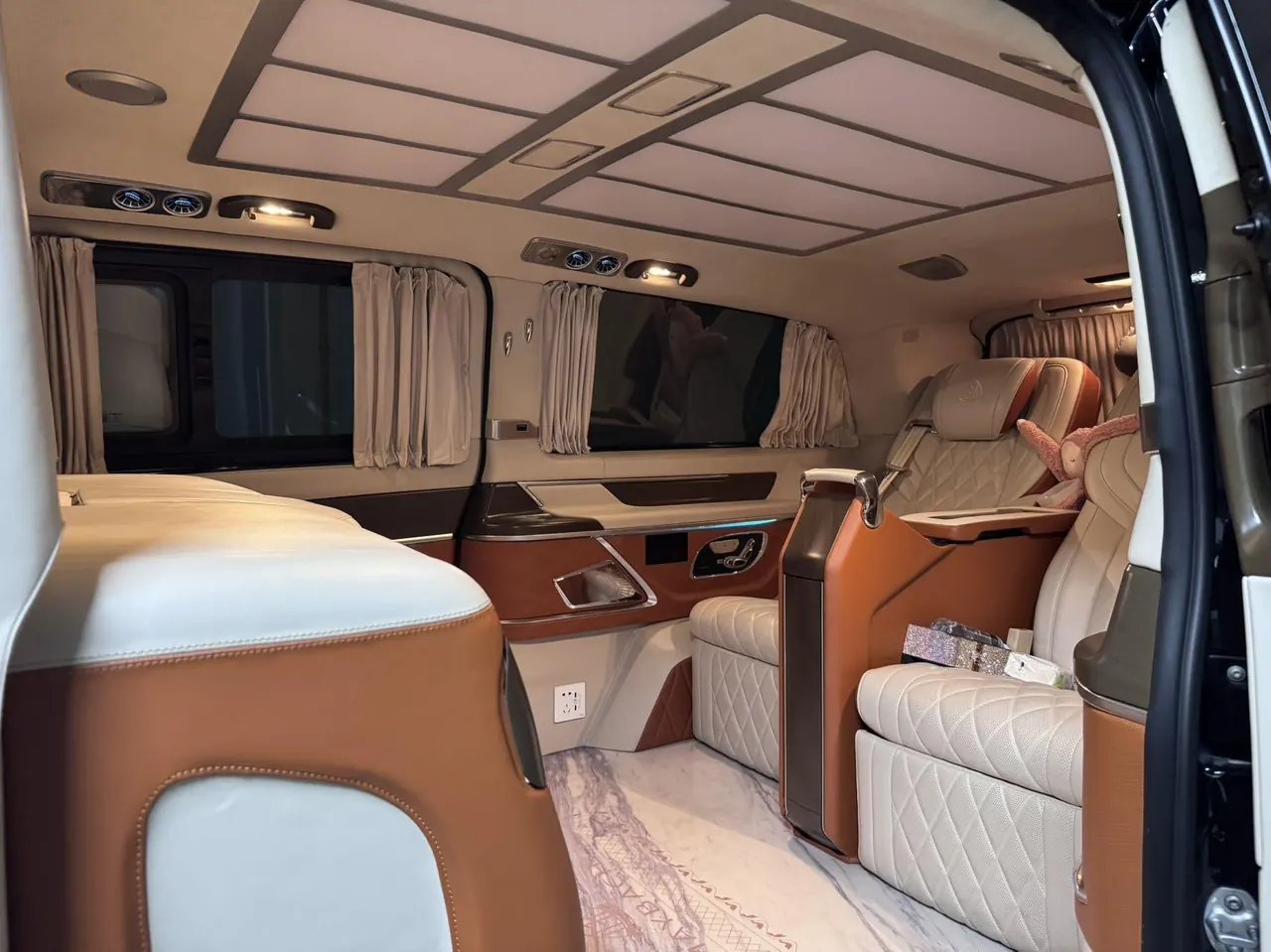 Mercedes Benz V 2020V 260 L 2.0T Deluxe Edition Automatic Gear 8