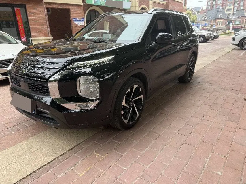 打开图片灯箱:Mitsubishi 2023 Outlander 48V 1.5T Stepless Two-Drive Premium Edition 5-seat Automatic Gear