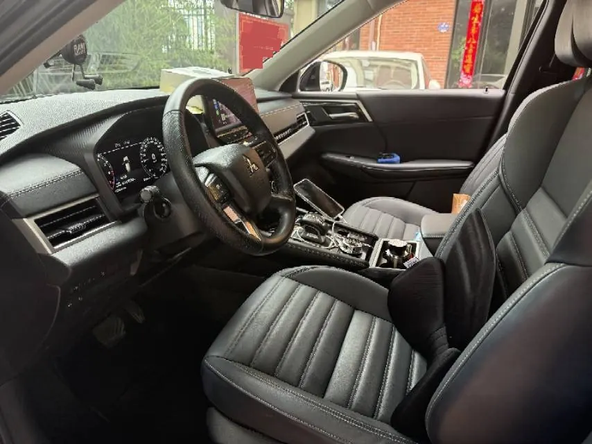 Mitsubishi 2023 Outlander 48V 1.5T Stepless Two-Drive Premium Edition 5-seat Automatic Gear 4