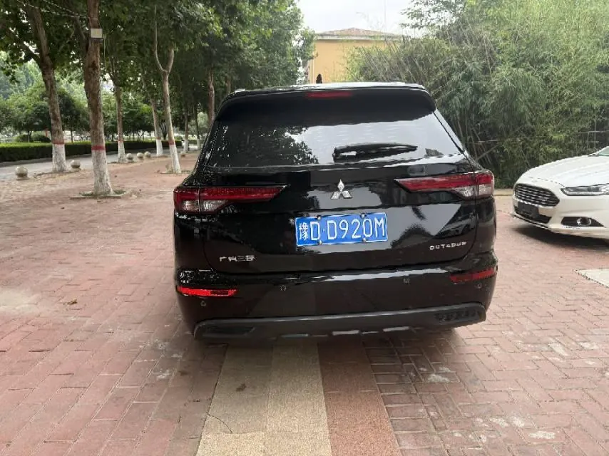 Mitsubishi 2023 Outlander 48V 1.5T Stepless Two-Drive Premium Edition 5-seat Automatic Gear 5