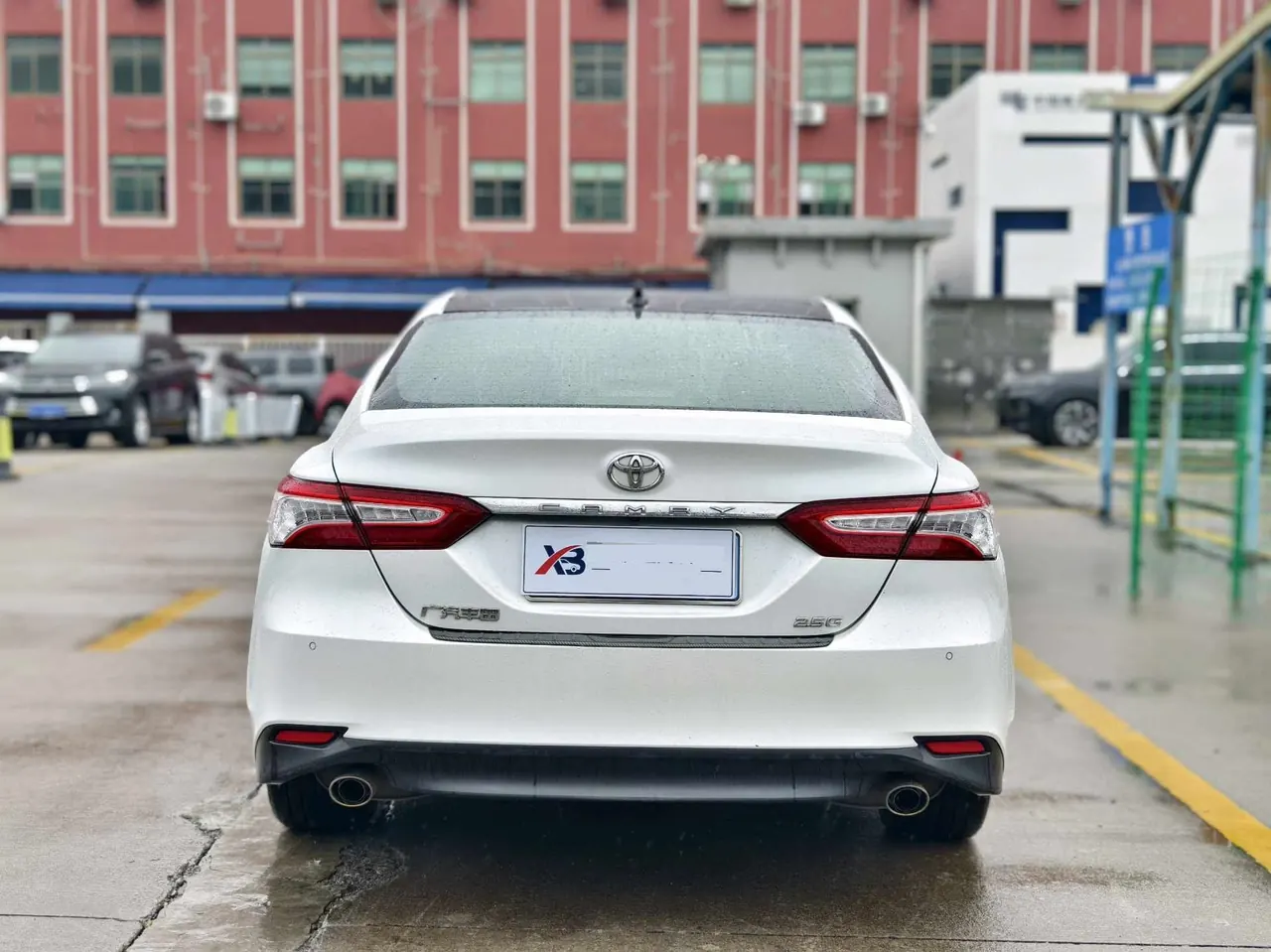 Toyota 2021 Camry 2.5G Deluxe Edition Automatic Gear 2